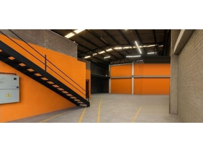 Bodega en arriendo en San Juan Bautista, Itagüí, 379 m² · foto 3 de 5