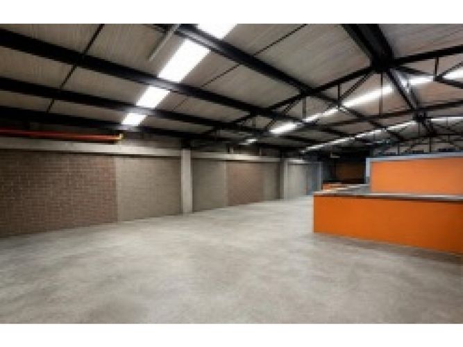 Bodega en arriendo en San Juan Bautista, Itagüí, 379 m² · foto 5 de 5