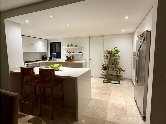 Apartamento de 4 alcobas en venta en Normandia, Cali, 280 m² · foto 4 de 9