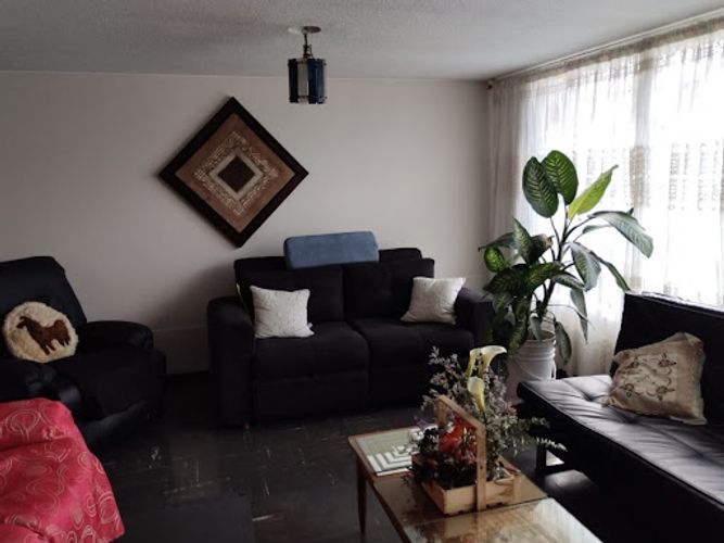 Casa de 3 alcobas en venta en San Martin, Bogotá, 311 m² · foto 2 de 24