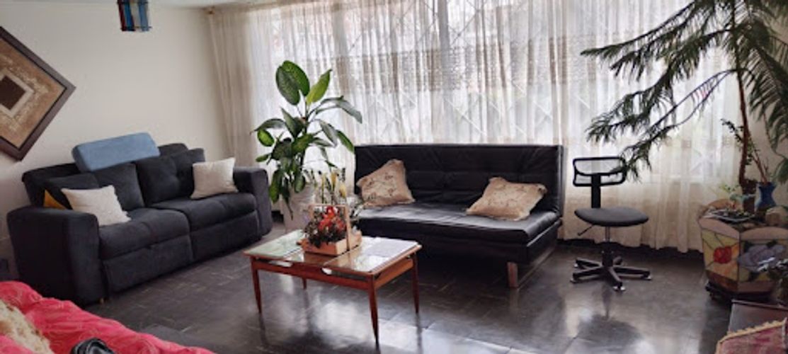 Casa de 3 alcobas en venta en San Martin, Bogotá, 311 m² · foto 4 de 24
