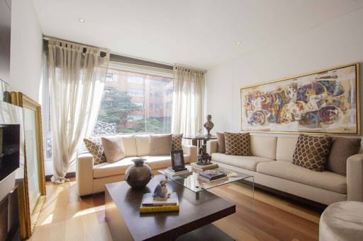 Apartamento de 3 alcobas en venta en Los Rosales, Bogotá, 259 m² · foto 2 de 23