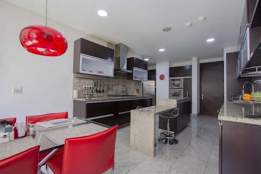 Apartamento de 3 alcobas en venta en Los Rosales, Bogotá, 259 m² · foto 13 de 23