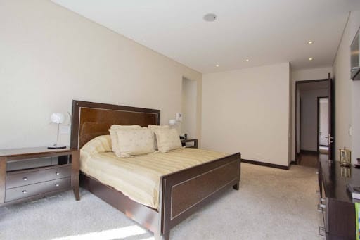 Apartamento de 3 alcobas en venta en Los Rosales, Bogotá, 259 m² · foto 16 de 23