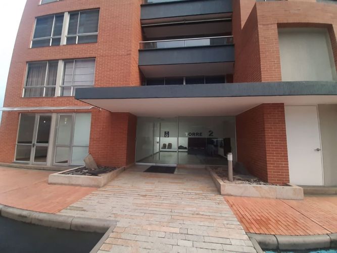 Apartamento de 3 alcobas en arriendo en Portales Del Monte, Bogotá, 97 m² · foto 2 de 19