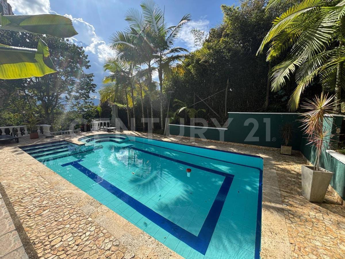 Casa en arriendo en El Poblado, Medellín · foto 3 de 22