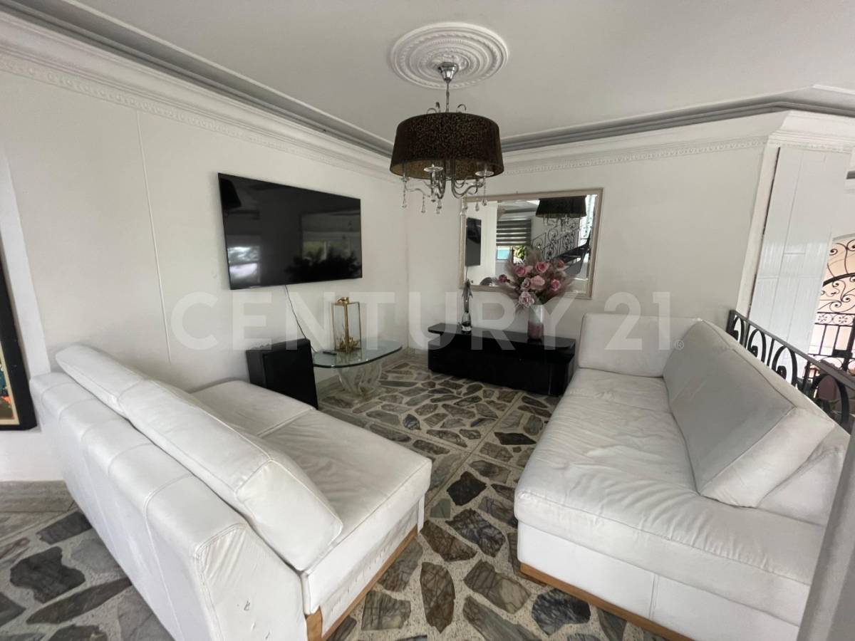 Casa en arriendo en El Poblado, Medellín · foto 7 de 22