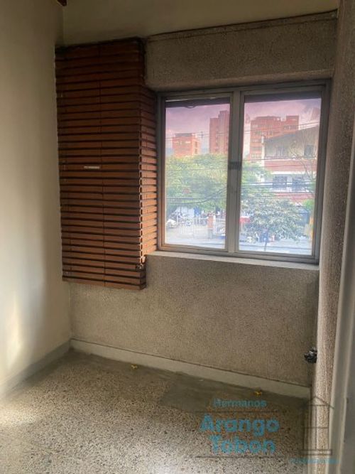 Apartamento de 3 alcobas en venta en Florida Nueva, Medellín, 150 m² · foto 3 de 17
