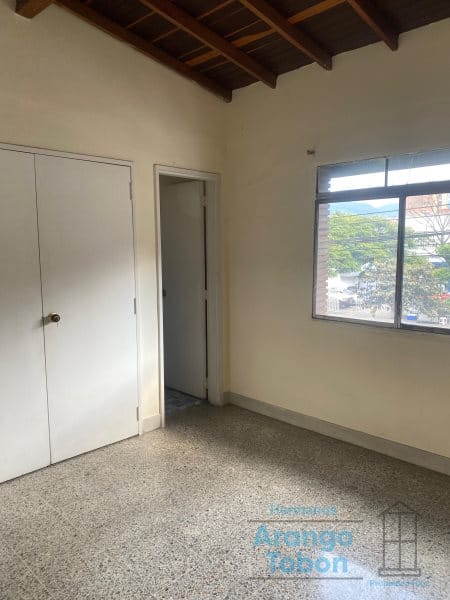 Apartamento de 3 alcobas en venta en Florida Nueva, Medellín, 150 m² · foto 6 de 17