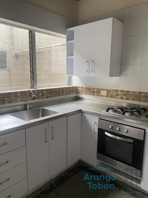 Apartamento de 3 alcobas en venta en Florida Nueva, Medellín, 150 m² · foto 8 de 17
