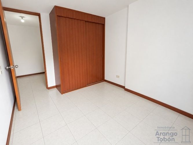 Apartamento de 3 alcobas en venta en Los Colores, Medellín, 75 m² · foto 4 de 14