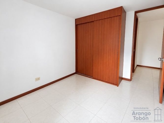 Apartamento de 3 alcobas en venta en Los Colores, Medellín, 75 m² · foto 5 de 14