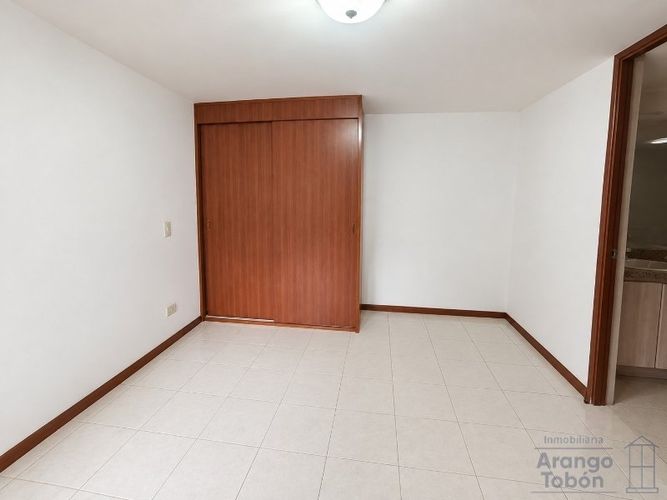 Apartamento de 3 alcobas en venta en Los Colores, Medellín, 75 m² · foto 6 de 14