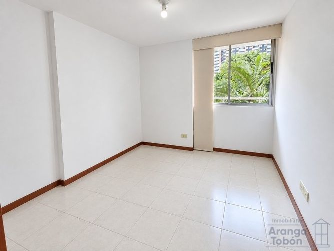 Apartamento de 3 alcobas en venta en Los Colores, Medellín, 75 m² · foto 7 de 14