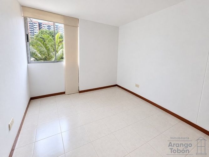 Apartamento de 3 alcobas en venta en Los Colores, Medellín, 75 m² · foto 8 de 14