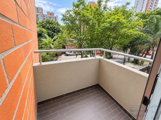 Apartamento de 3 alcobas en venta en Los Colores, Medellín, 75 m² · foto 9 de 14