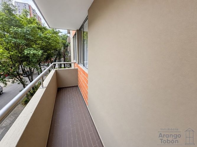 Apartamento de 3 alcobas en venta en Los Colores, Medellín, 75 m² · foto 10 de 14
