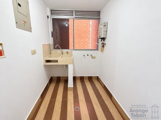 Apartamento de 3 alcobas en venta en Los Colores, Medellín, 75 m² · foto 13 de 14
