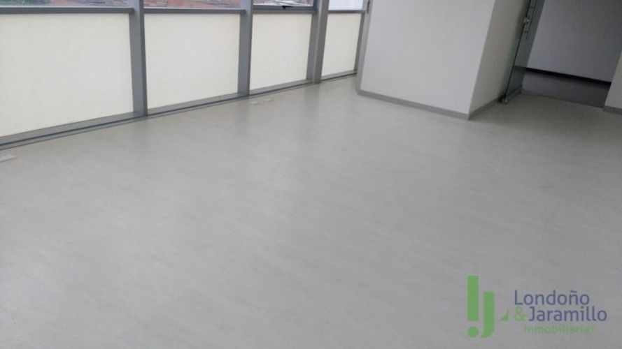 Oficina en arriendo en Primavera, Envigado, 37 m² · foto 3 de 10