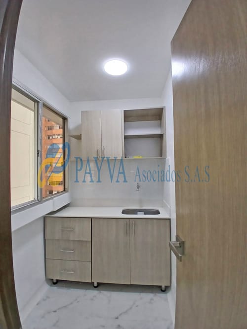 Oficina en arriendo en Villa Nueva, Medellín, 47 m² · foto 10 de 12