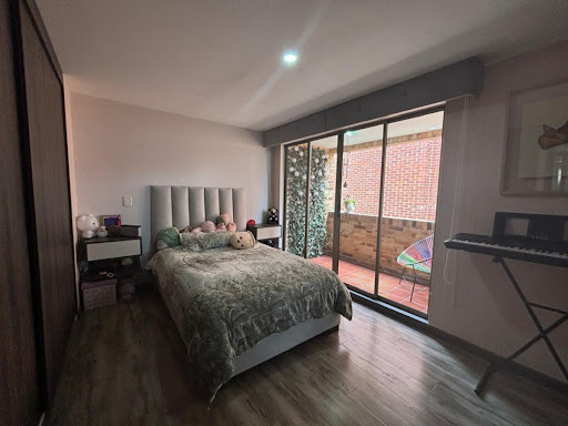 Casa en venta en Cerros De Niza, Bogotá · foto 2 de 24