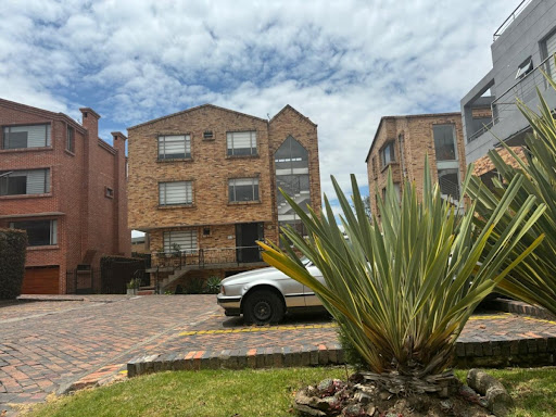 Casa en venta en Cerros De Niza, Bogotá · foto 3 de 24