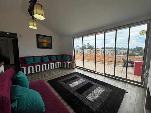 Casa en venta en Cerros De Niza, Bogotá · foto 8 de 24