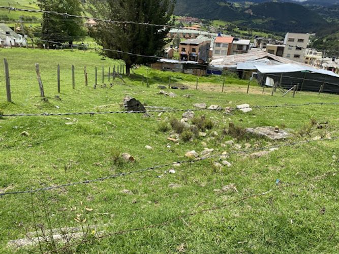 Lote en venta en La Portada, La Calera, 150 m² · foto 2 de 3