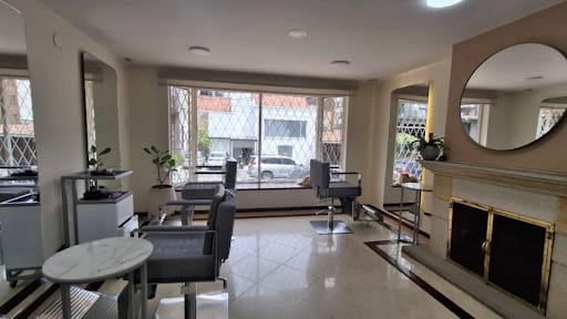 Casa de 5 alcobas en venta en Santa Barbara, Bogotá, 195 m² · foto 2 de 24