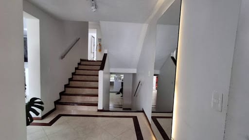 Casa de 5 alcobas en venta en Santa Barbara, Bogotá, 195 m² · foto 4 de 24