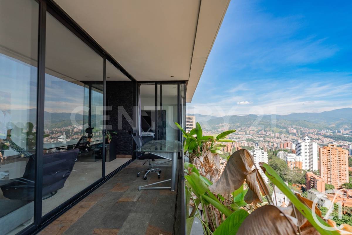 Apartamento en arriendo en El Poblado, Medellín · foto 2 de 24