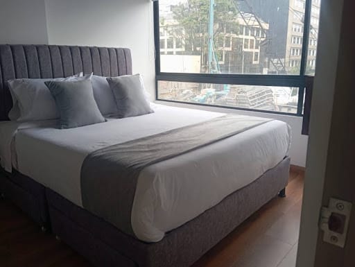 Apartamento de 1 alcoba en venta en Chico Norte, Bogotá, 49 m² · foto 9 de 12