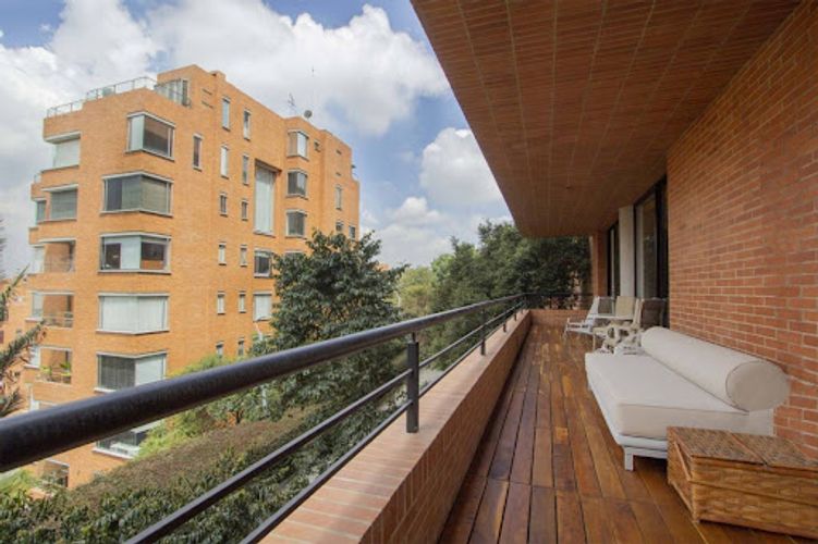 Apartamento de 3 alcobas en venta en Santa Barbara Alta, Bogotá, 217 m² · foto 7 de 24