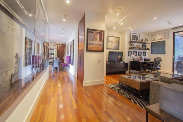 Apartamento de 3 alcobas en venta en Santa Barbara Alta, Bogotá, 217 m² · foto 11 de 24