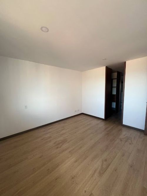 Apartaestudio en venta en Loma De Los Gonzalez, Medellín, 63 m² · foto 8 de 20