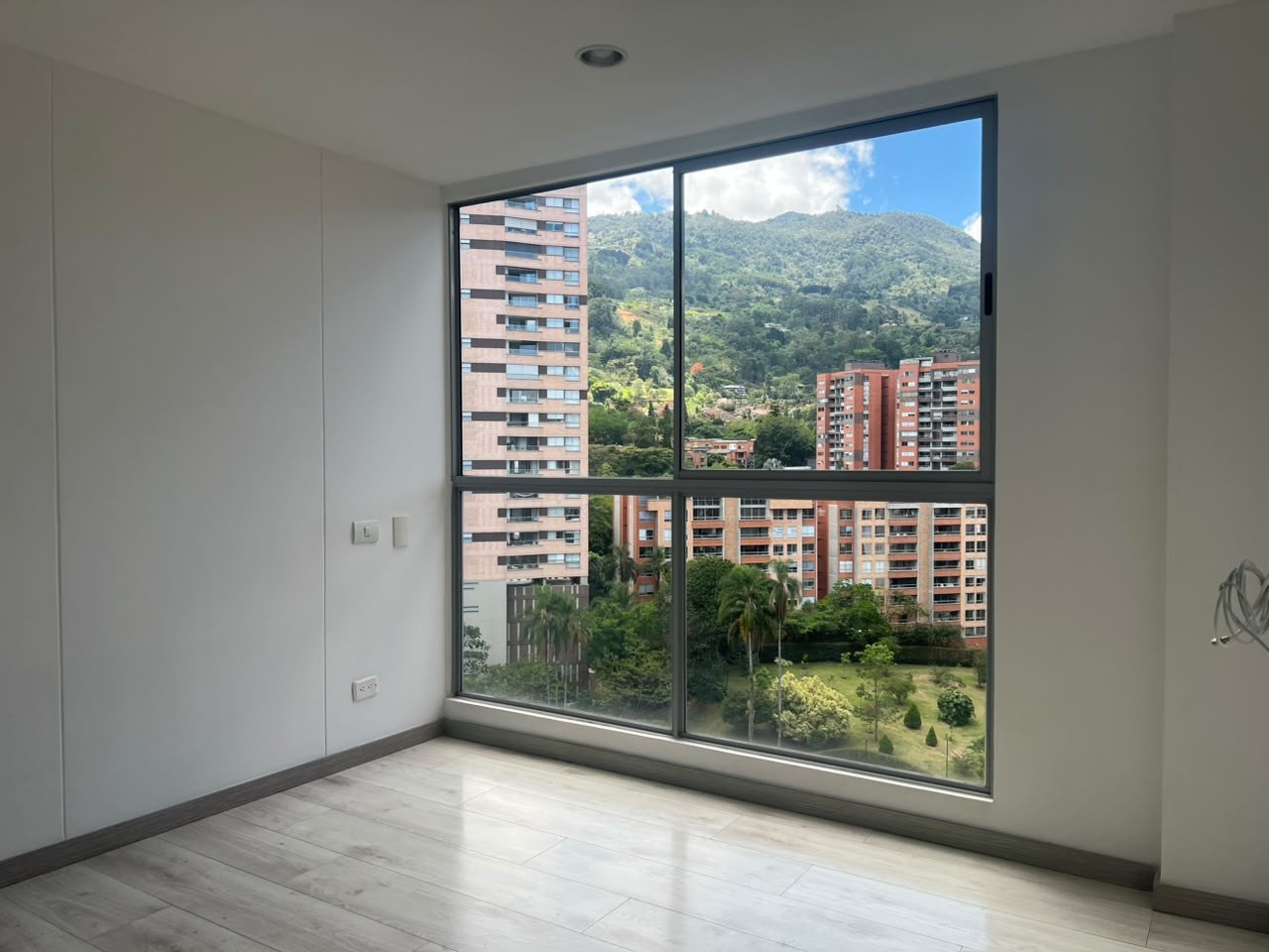 Apartamento en arriendo en Cumbres, Envigado · foto 2 de 16