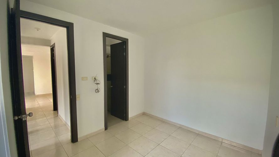 Apartamento de 3 alcobas en venta en Rio Prado, Girón, 56 m² · foto 2 de 20