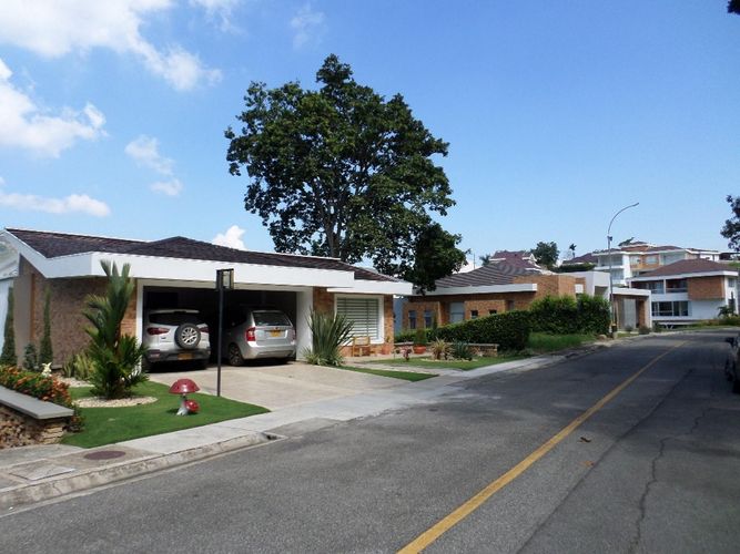 Casa de 4 alcobas en venta en Aranzoque, Floridablanca, 484 m² · foto 2 de 16