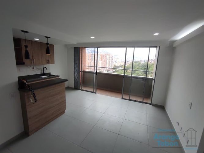 Apartamento de 2 alcobas en venta en Andalucia, Bello, 56 m² · foto 2 de 9
