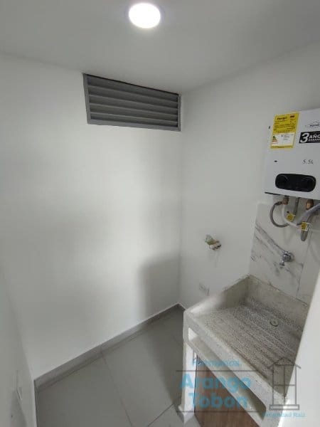 Apartamento de 2 alcobas en venta en Andalucia, Bello, 56 m² · foto 6 de 9