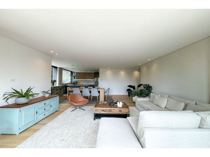 Apartamento de 3 alcobas en venta en La Cabrera, Bogotá, 242 m² · foto 2 de 24