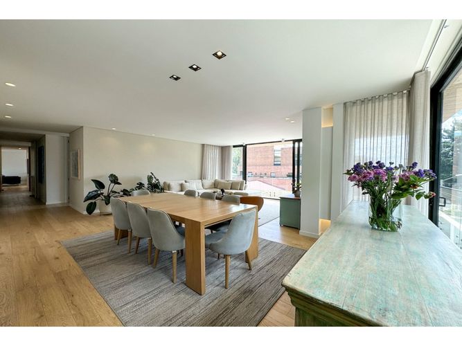 Apartamento de 3 alcobas en venta en La Cabrera, Bogotá, 242 m² · foto 4 de 24