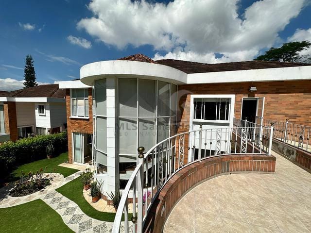 Casa de 7 alcobas en venta en La Mata, Piedecuesta, 396 m² · foto 3 de 18
