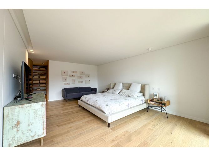 Apartamento de 3 alcobas en venta en La Cabrera, Bogotá, 242 m² · foto 14 de 24