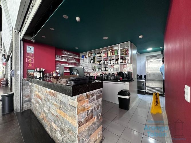 Local en venta en Las Palmas, Medellín, 238 m² · foto 3 de 19