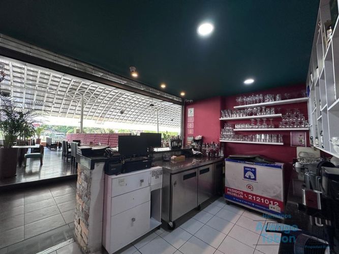 Local en venta en Las Palmas, Medellín, 238 m² · foto 6 de 19