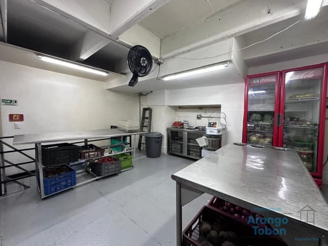 Local en venta en Las Palmas, Medellín, 238 m² · foto 13 de 19