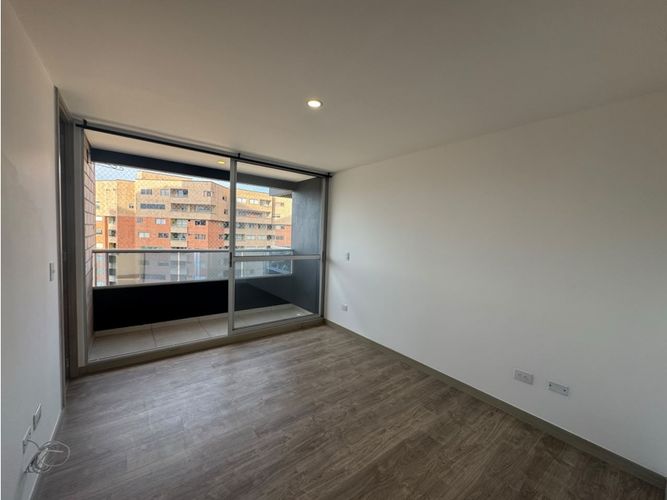 Apartamento de 3 alcobas en venta en Las Lomitas, Sabaneta, 85 m² · foto 3 de 13