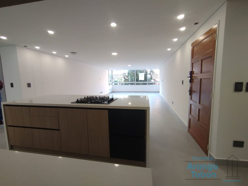 Apartamento en venta en Laureles, Medellín · foto 3 de 21