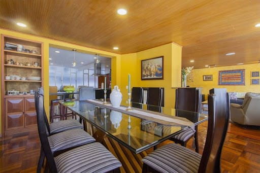 Apartamento de 4 alcobas en venta en El Retiro, Bogotá, 207 m² · foto 5 de 24